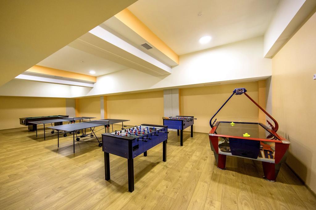 Grand Stasinda Bal Sylwestrowy Animacje Impreza Integracyjna Dwa Posilki Bogaty Bufet Baseny Kregielnia Grota Sauny Squash Silownia Place Zabaw Widoki 1000Mnpm بوكافينا تترايسكا المظهر الخارجي الصورة
