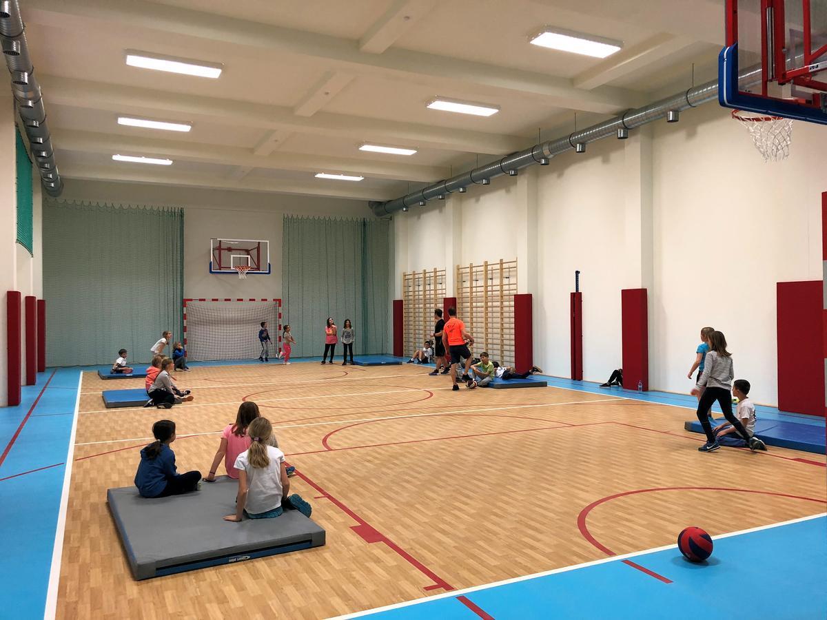 Grand Stasinda Bal Sylwestrowy Animacje Impreza Integracyjna Dwa Posilki Bogaty Bufet Baseny Kregielnia Grota Sauny Squash Silownia Place Zabaw Widoki 1000Mnpm بوكافينا تترايسكا المظهر الخارجي الصورة